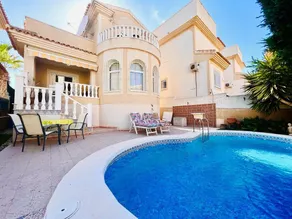 Cheerful 3-bedroom villa with pool - Image 5