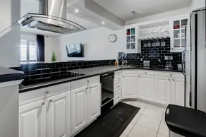 Private 2-bedroom suite with golf/mountain views - Image 5