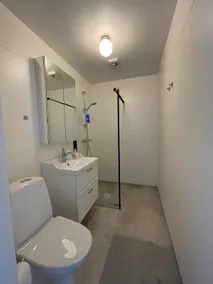 Newly renovated 1 bedroom on the ground floor. - Image 4