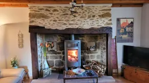 Quiet Auvergne house near lake - Image 5