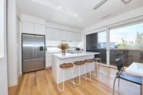 Bliss by Bell - 2 minute walk to Bell street - Image 3