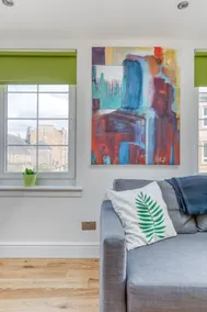 Central Bright 3 Bed Flat with Parking - Image 5