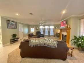Beautiful house in esteemed cul-de-sac. - Image 4