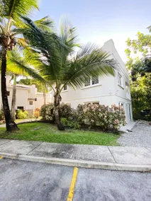 Luxury Two Bedroom Townhouse in Gibbes - Image 2