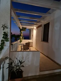 Lovely place with a sea-facing patio - Image 4