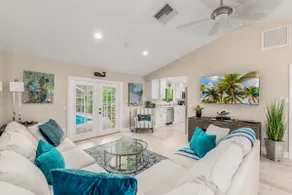 V2 Renovated, Gorgeous, pool, dog ok, beach 3mi - Image 5