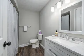 Modern & Updated First Floor 1BR near HWY/Airport - Image 5