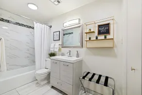 Queen BD Loft Free Parking, 500 MBPS WiFi 5 - Image 3