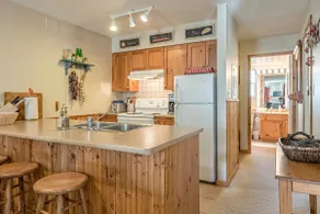 Large bright corner unit with views up Tube Town - Image 5