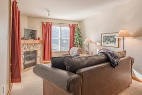 Large bright corner unit with views up Tube Town - Image 3