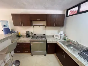Beautiful house, great location near squares - Image 3
