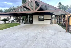 3 Bd/2 Ba open concept home with plenty of parking - Image 2