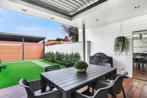 Cute as a Button - Picket Fence 3 Bed Stylish Home - Image 2
