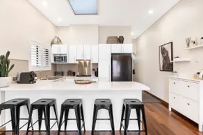 Cute as a Button - Picket Fence 3 Bed Stylish Home - Image 3