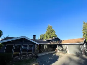 Beautiful farm house with a ton of space and a Sauna . Family  friendly - Image 3