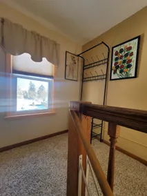 Charming full upstairs apt near MSU - Image 4