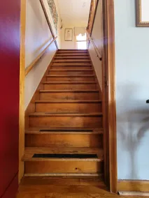Charming full upstairs apt near MSU - Image 2