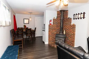 Cozy cottage with Hot Tub and private yard - Image 5