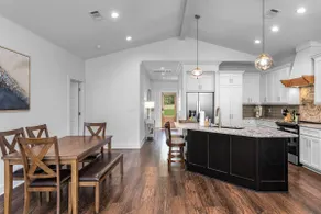 Katherine's Place Luxury Lakefront Home! - Image 5