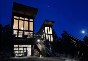 Off-grid Cabin W/ Breathtaking Mt View - Image 4