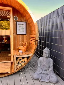 Junipro Luxury Apartment Private Spa: Sauna/Hottub - Image 2