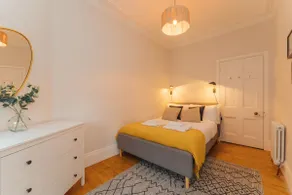 Riverside 2-Bed Ground Floor Flat | Free Parking - Image 5