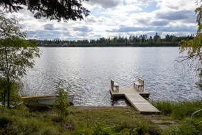 Detached house near the city center on the shore of a lake - Image 3