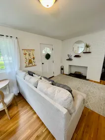 Charming Knoxville Farmhouse - Image 2