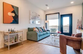 Stylish downtown condo w/ pool & parking - Image 3