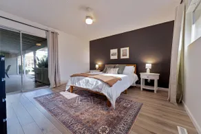 Elegant Cozy 3 Bedroom with Large Backyard & Den - Image 5