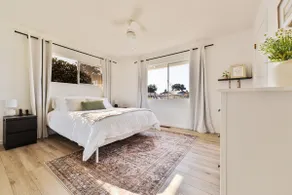 Elegant Cozy 3 Bedroom with Large Backyard & Den - Image 2