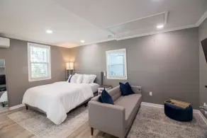 Private Guesthouse close to the Airport & NYC - Image 3