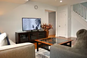 Stylish 4-bedroom whole house with plenty of parking - Image 3