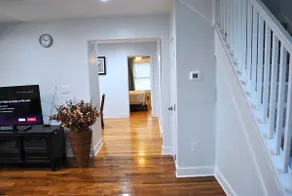 Stylish 4-bedroom whole house with plenty of parking - Image 4