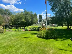 Charming Cottage on 1/2 acre in heart of Midway - Image 4
