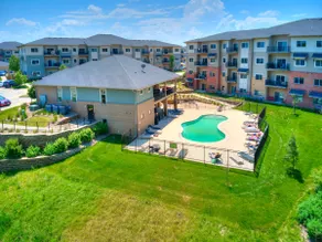 Spacious & Fun| Pool| NintendoSwitch| King bed - Image 3