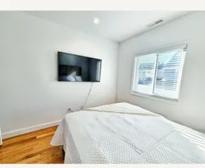 Lovely 2 bedroom apartment Free parking - Image 4