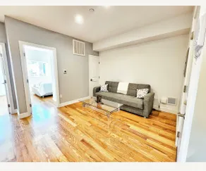 Lovely 2 bedroom apartment Free parking - Image 2