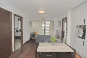 Central Southend,2-Bedroom Flat, Seaview & Parking - Image 2