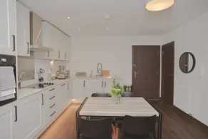 Central Southend,2-Bedroom Flat, Seaview & Parking - Image 4