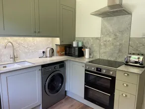 Fantastic 2BD Victorian Apt - 4 adults & 1 child - Image 4