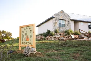 Spring Branch Suite near venues-No Duties Required - Image 2
