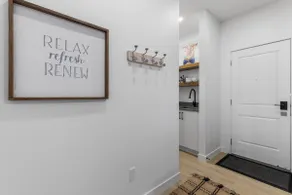 Entire 1 BDR + Bath 2 min 2 train | Avocado Suite - Image 2