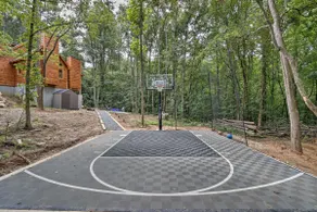 Blue Ridge Cabin w/Basketball-Putting Green-HotTub - Image 4