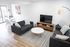 Modern 2 BR Townhouse, Centrally Located - Image 2