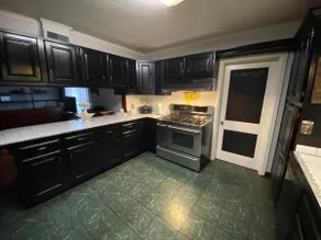 Cozy 4 bedroom home in downtown Stuttgart. - Image 2