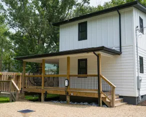 Modern Mountain Retreat - Steps from Creeper Trail - Image 3