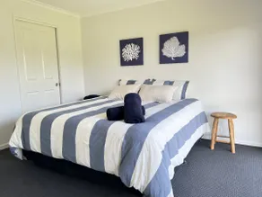 Executive 4 bedroom home close to Lake Mulwala - Image 2