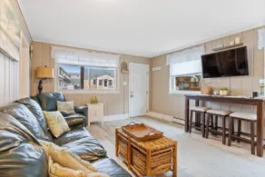 Beautiful 2-Bedroom unit, 5 min walk to the beach! - Image 2