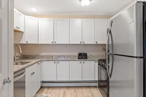 Beautiful 2-Bedroom unit, 5 min walk to the beach! - Image 4